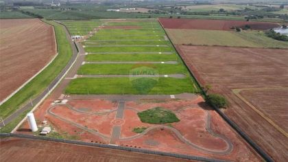 Terreno / Lote / Condomínio à venda, 300m² no Centro, Engenheiro Coelho - Foto 1