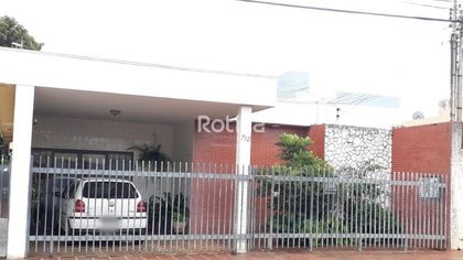 Casa com 4 Quartos à venda, 296m² no Martins, Uberlândia - Foto 1