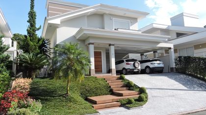 Casa de Condomínio com 3 Quartos à venda, 285m² no Anita Garibaldi, Joinville - Foto 1