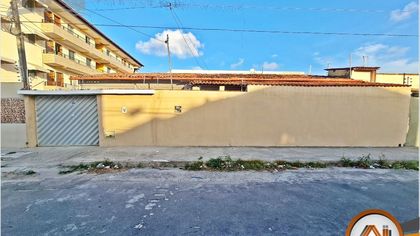 Casa com 3 Quartos à venda, 243m² no Montese, Fortaleza - Foto 1