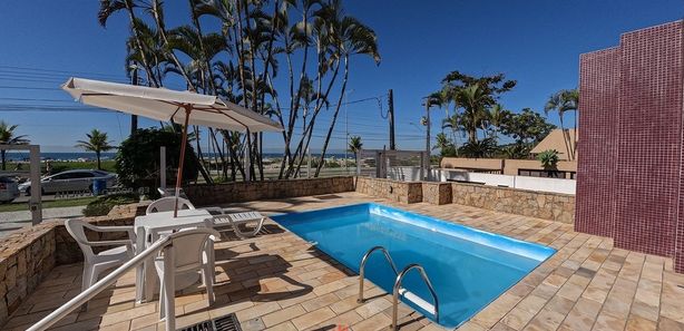 Piscina e Prédio principal – Foto de Sesc Caiobá - Centro de