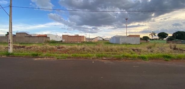 Terreno à venda no Bairro New Golden Ville em Uberlândia - Terrenos, sítios  e fazendas - Uberlândia 1234414405