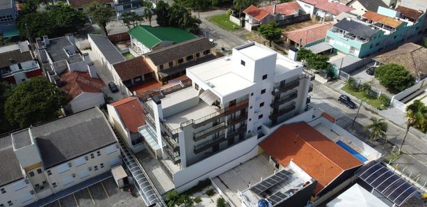 Vista da janela, área do Sesc e mar – Foto de Sesc Caiobá - Centro