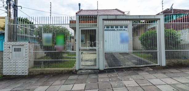 Casa para Venda - Porto Alegre / RS no bairro Teresópolis, 3 dormitórios, 2  banheiros, 3 vagas de garagem, área total 396,00 m², área útil 250,00 m²