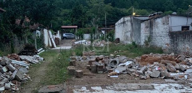 Terrenos à venda na Rua Agenor Mendes Ouriques em Porto Alegre