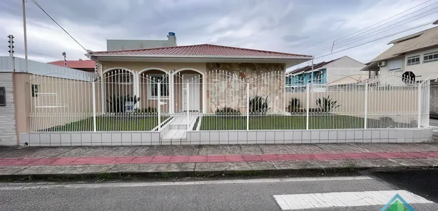 Casas com 3 quartos à venda - Santa Catarina | ZAP Imóveis