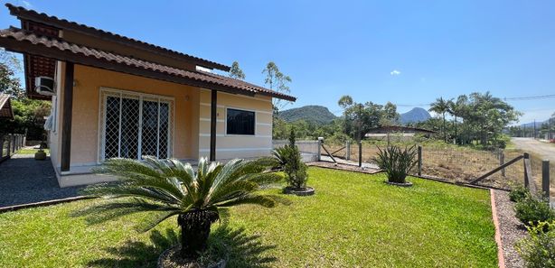 Casas com churrasqueira à venda em Schroeder, SC - ZAP Imóveis