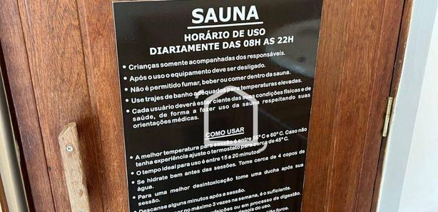 Portal Zap  Estudantes fumando e bebendo em frente a escola de