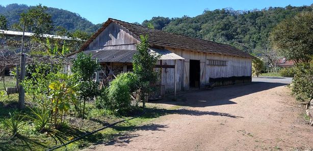 SÍTIO FAZENDINHA COM 2 CASAS E ÓTIMO TERRENO (VENDIDO) 