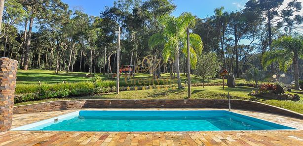 Conheça a piscina com água mineral que fica pertinho de Curitiba