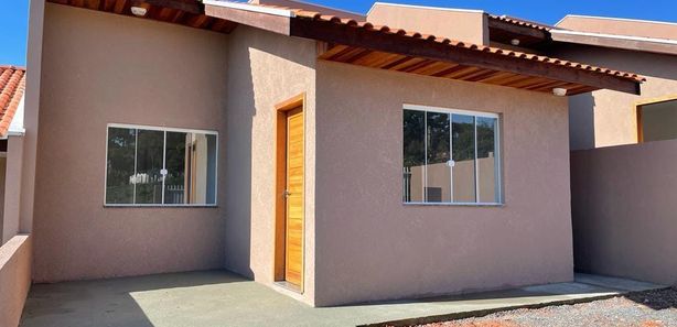 Duas casas geminadas de madeira, à venda, Cristo Rei, Campo Largo