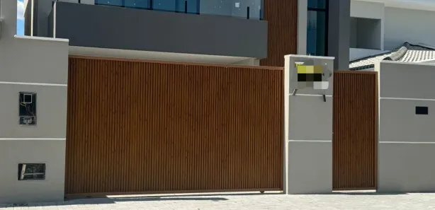 Sobrado com 4 Quartos à venda, 191m² no SIM, Feira de Santana