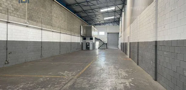 Galpão / Depósito / Armazém para alugar, 700m² no Olaria, Salto