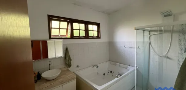 Fazenda / Sítio / Chácara com 5 Quartos à venda, 2700m² no , Mairinque
