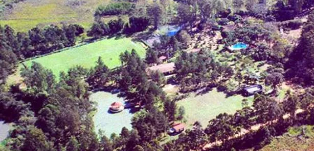 Fazenda / Sítio / Chácara com 4 Quartos à venda, 3000m² no Campos de Atibaia, Atibaia