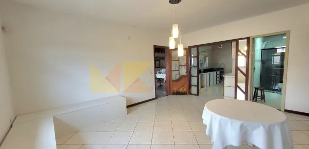 Casa com 4 Quartos para alugar, 200m² no Água Verde, Blumenau