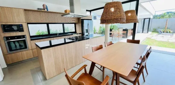Casa de Condomínio com 5 Quartos à venda, 335m² no Jardim Acapulco, Guarujá