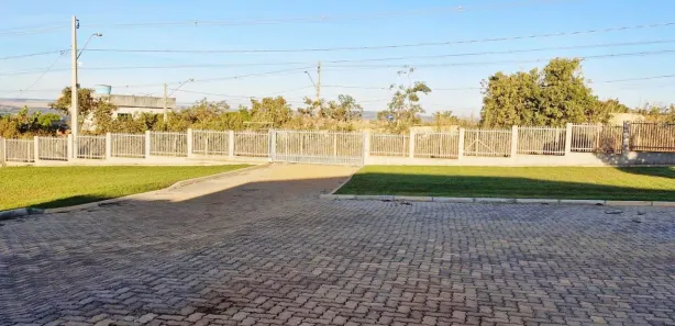 Fazenda / Sítio / Chácara com 4 Quartos à venda, 2500m² no Taguatinga Centro, Brasília