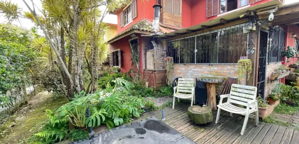 Casa com 3 Quartos para alugar, 250m² no Rio Tavares, Florianópolis