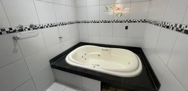 Casa de Condomínio com 3 Quartos à venda, 260m² no , Hidrolândia