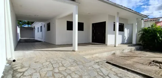 Casa com 3 Quartos para alugar, 220m² no Bancários, João Pessoa