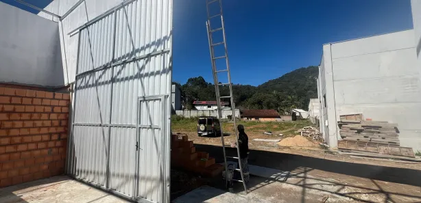 Galpão / Depósito / Armazém para alugar, 200m² no Rio Pequeno, Camboriú