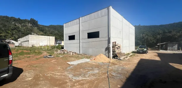 Galpão / Depósito / Armazém para alugar, 200m² no Rio Pequeno, Camboriú