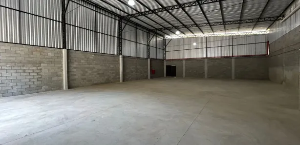 Galpão / Depósito / Armazém para alugar, 346m² no Meudon, Teresópolis