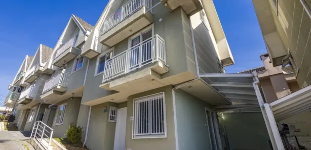 Sobrado com 3 Quartos para alugar, 104m² no Uberaba, Curitiba