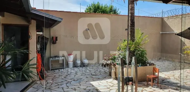 Loja / Salão / Ponto Comercial com 3 Quartos à venda, 200m² no Nova Uberlândia, Uberlândia