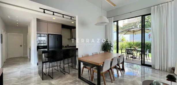 Casa de Condomínio com 3 Quartos para alugar, 190m² no Albuquerque, Teresópolis