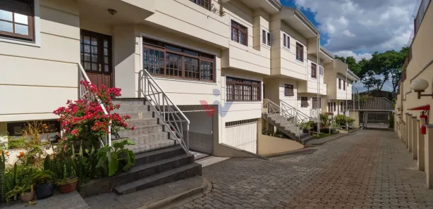 Sobrado com 3 Quartos para venda ou aluguel, 207m² no Jardim Social, Curitiba