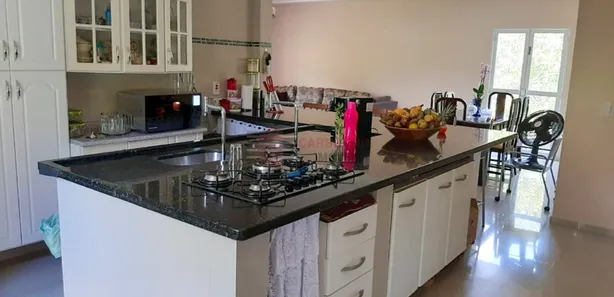 Fazenda / Sítio / Chácara com 3 Quartos à venda, 270m² no Vila Velha, Caçapava