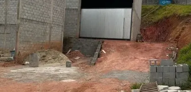 Galpão / Depósito / Armazém para alugar, 550m² no Chácara Coqueiro, Itaquaquecetuba