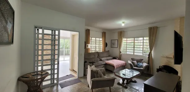 Fazenda / Sítio / Chácara com 3 Quartos para alugar, 117m² no Chácaras Bartira, Embu das Artes