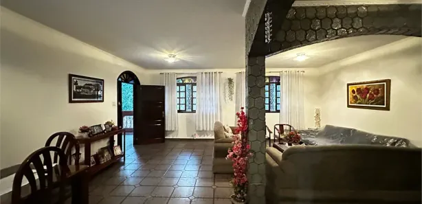 Sobrado com 4 Quartos para venda ou aluguel, 414m² no Vila Júlia, Poá
