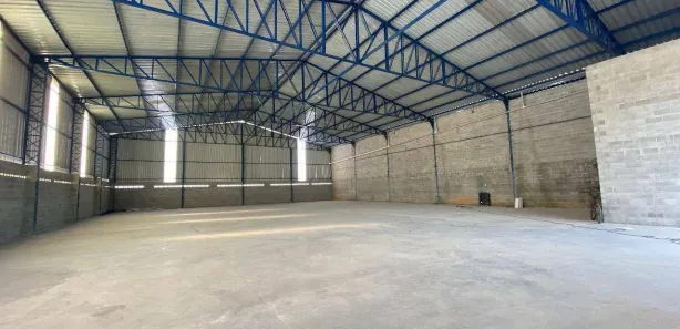 Galpão / Depósito / Armazém para alugar, 900m² no Piracangaguá, Taubaté