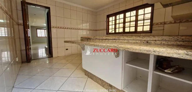 Sobrado com 3 Quartos para alugar, 195m² no Jardim Paraventi, Guarulhos