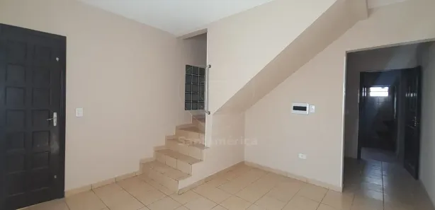 Casa com 2 Quartos para alugar, 75m² no Ouro Verde, Londrina