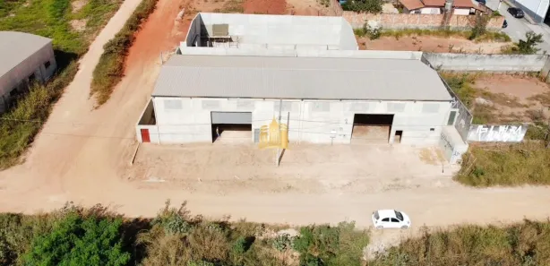 Galpão / Depósito / Armazém para venda ou aluguel, 720m² no Fernão Dias, Esmeraldas
