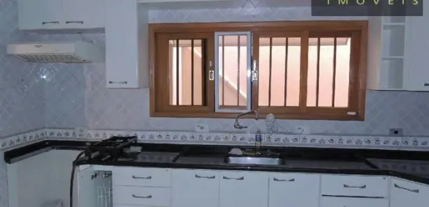 Sobrado com 2 Quartos para alugar, 320m² no Centro, Suzano