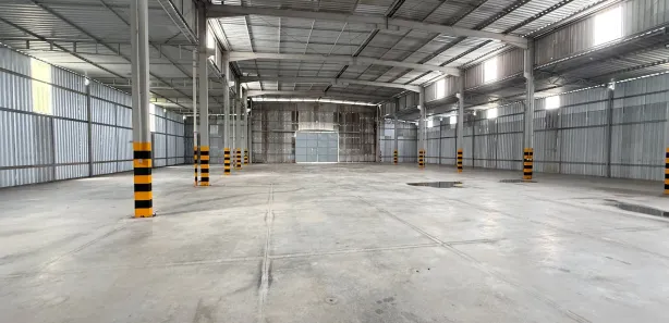 Galpão / Depósito / Armazém para alugar, 2000m² no Centro, Escada