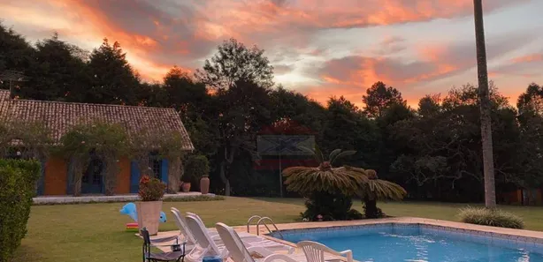 Fazenda / Sítio / Chácara com 4 Quartos para venda ou aluguel, 400m² no Machado, Ibiúna