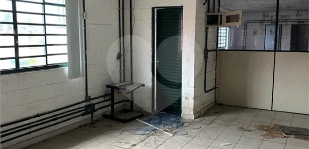 Galpão / Depósito / Armazém para venda ou aluguel, 1350m² no Cidade Alegria, Resende