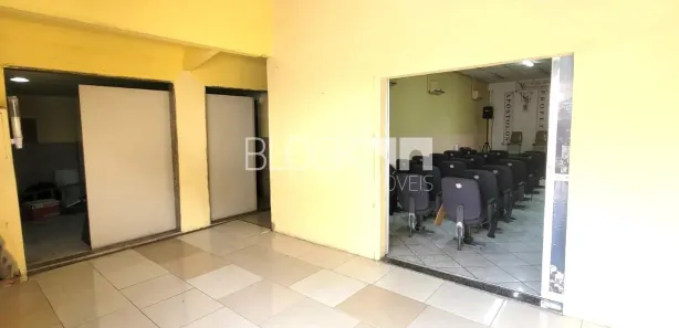 Galpão / Depósito / Armazém à venda, 550m² no Marechal Hermes, Rio de Janeiro