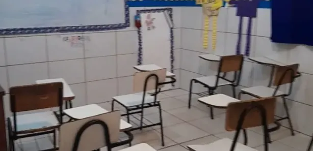 Loja / Salão / Ponto Comercial com 10 Quartos à venda, 200m² no Santa Terezinha, Mesquita