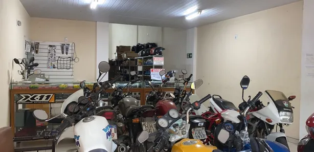Loja / Salão / Ponto Comercial com 1 Quarto à venda, 196m² no Santo Antônio, Viçosa