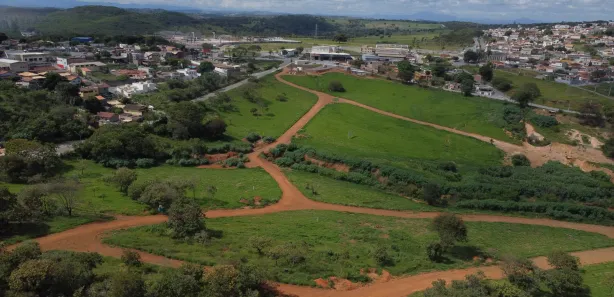 Terreno / Lote / Condomínio à venda, 370m² no Felipe Cláudio de Sales, Pedro Leopoldo