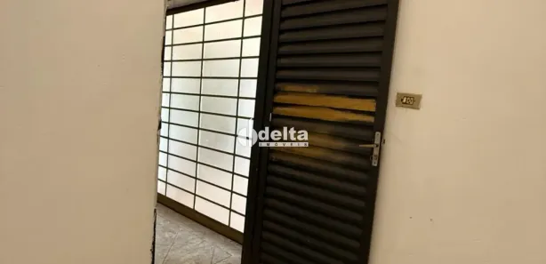 Loja / Salão / Ponto Comercial com 3 Quartos à venda, 166m² no Jardim Canaã, Uberlândia