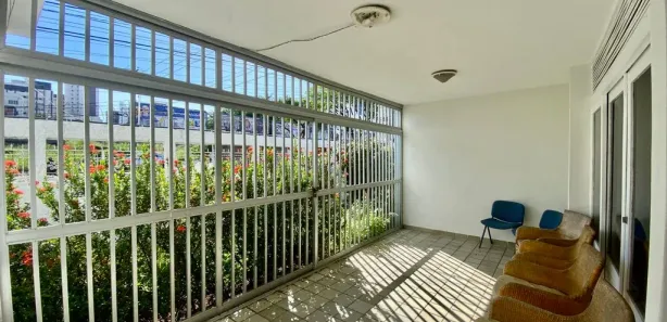 Loja / Salão / Ponto Comercial com 4 Quartos à venda, 300m² no Barro Vermelho, Natal